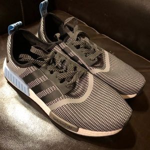 Men’s ADIDAS lightweight tennis shoes